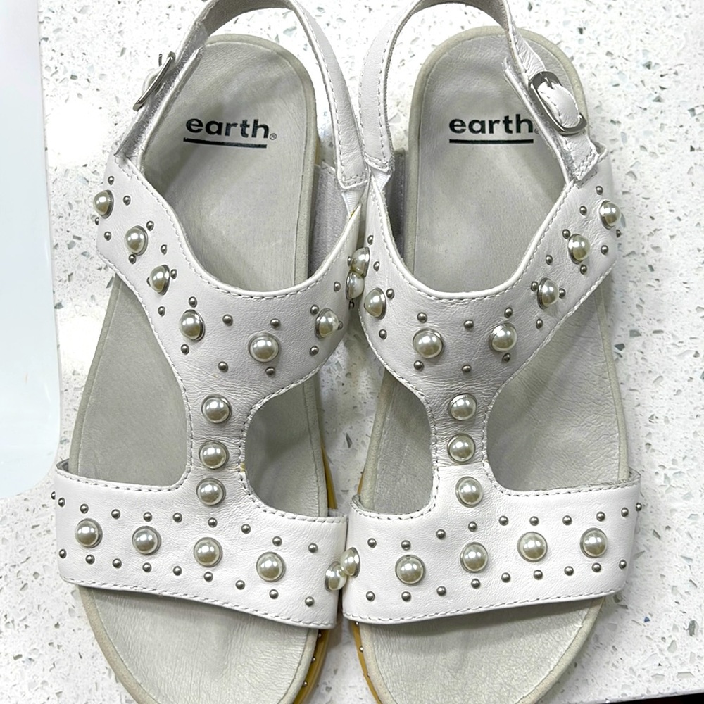 New never worn Earth leather sandals size 8, from smoke free and pet free home.